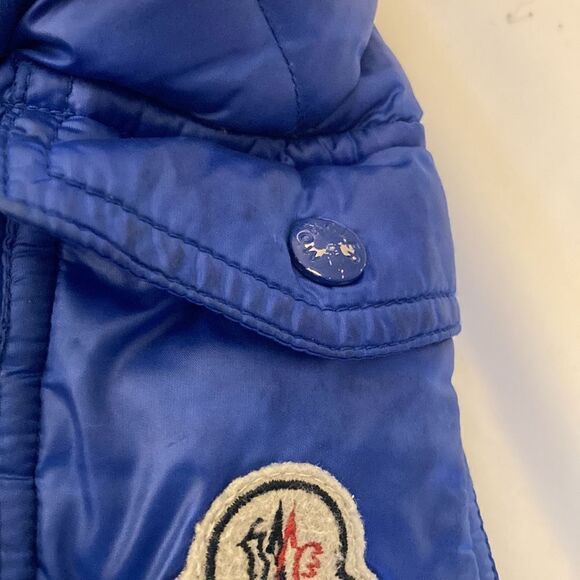 Moncler Kids Maya Quilted Hooded Down jacket. Cobalt Blue. Size 12 unisex. - Picture 11 of 11